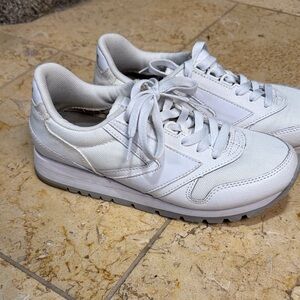 Brooks Classic Women's White Lace-Up Sneakers size 7.5